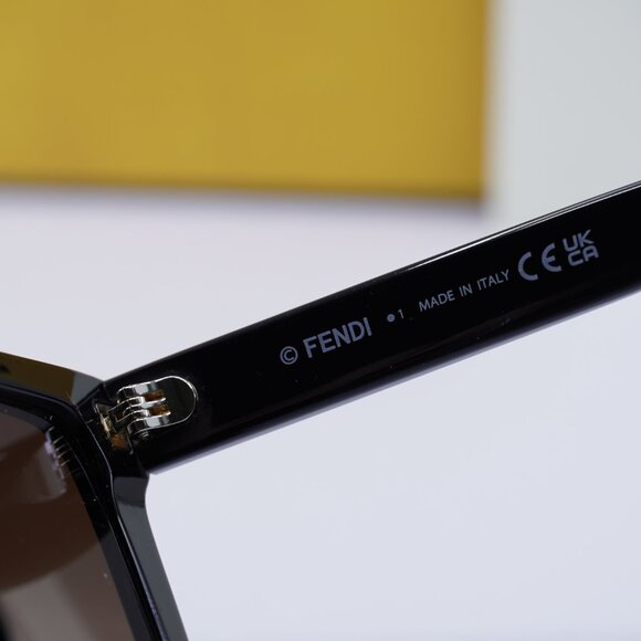Fendi FE40086I 01F Square Sunglasses - Black/Brown Gradient - Picture 6 of 10